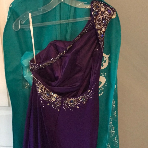 Tony Bowls Prom Dress - Picture 3 of 6